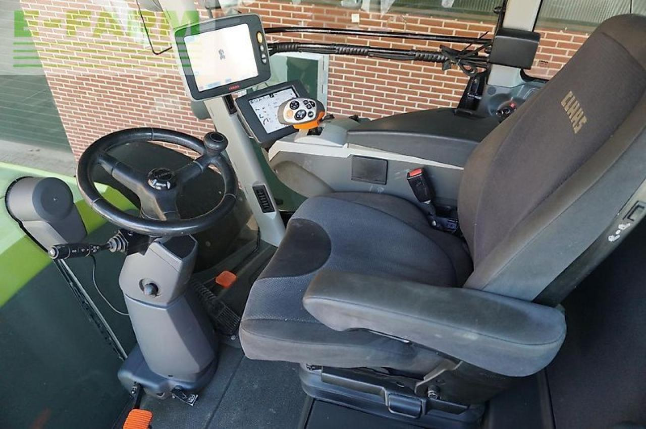 Farm tractor CLAAS xerion 4000 trac TRAC