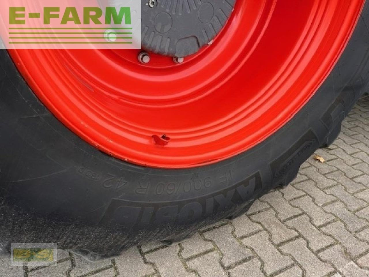 Farm tractor CLAAS xerion 4000 trac vc