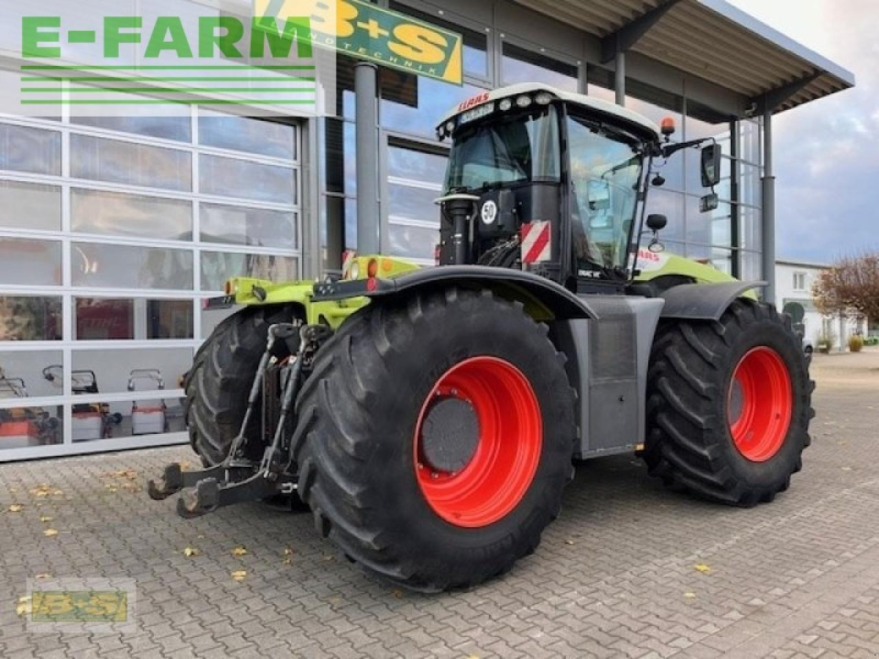 Farm tractor CLAAS xerion 4000 trac vc TRAC VC