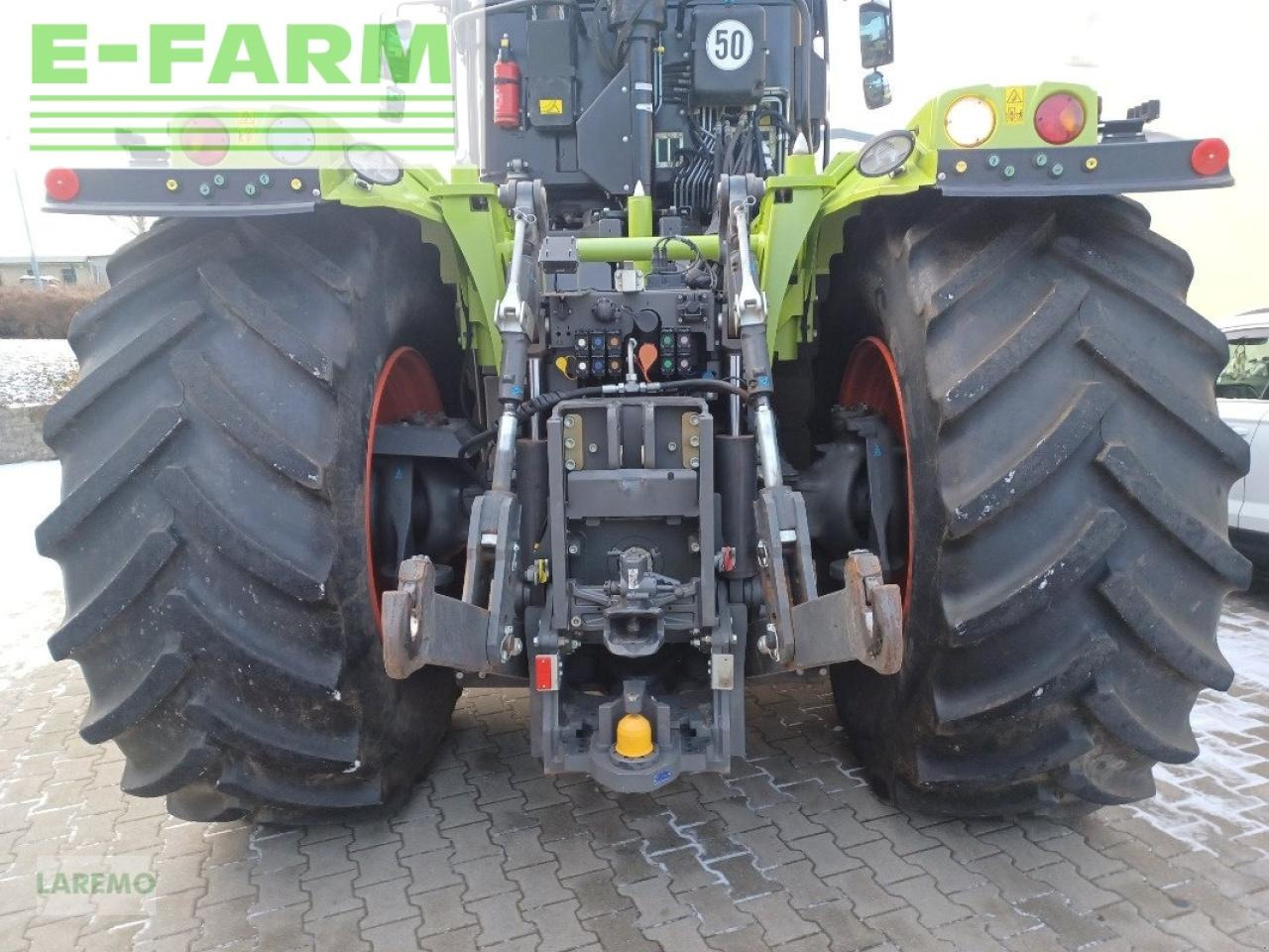 Farm tractor CLAAS xerion 4000 vc