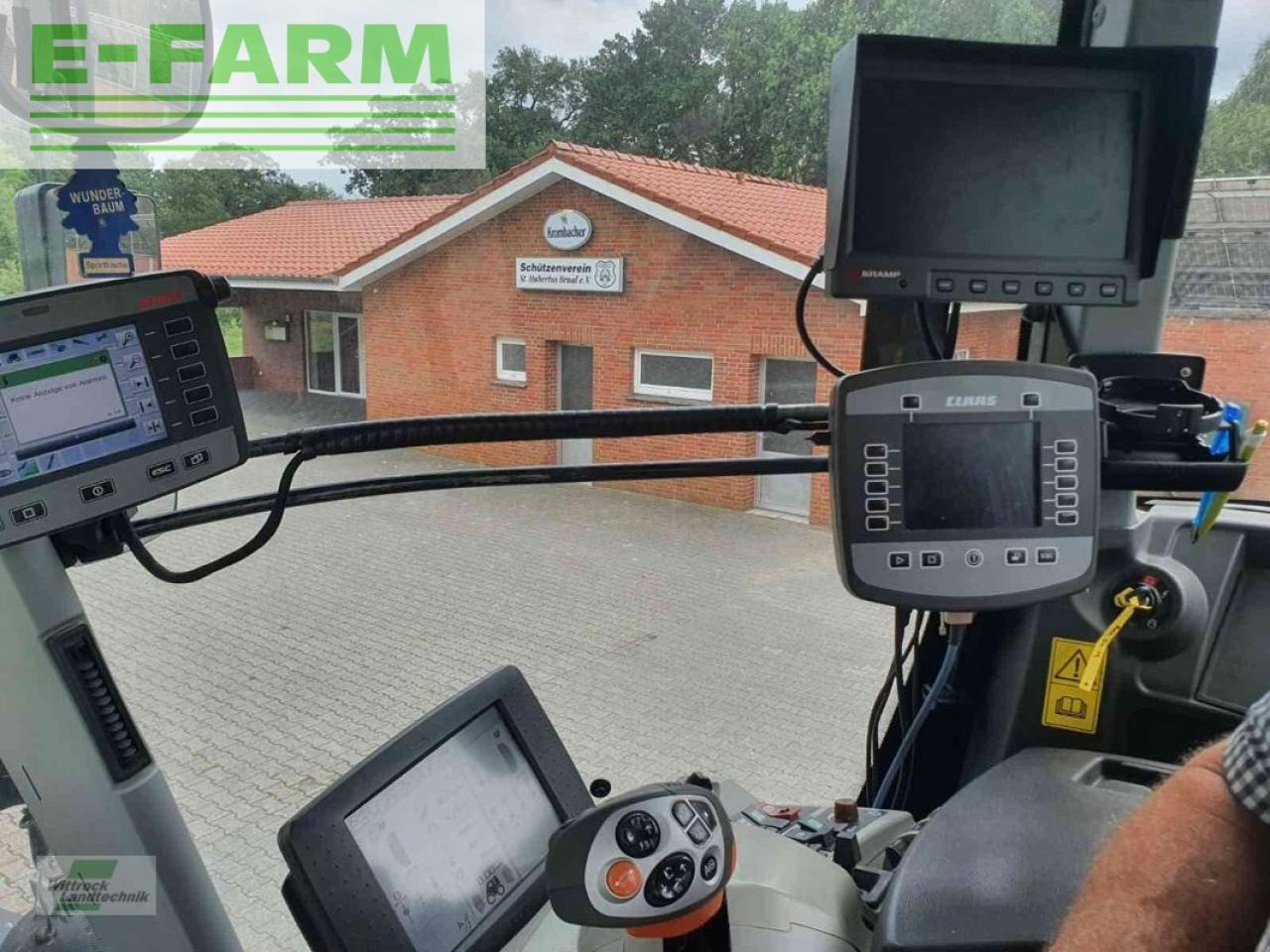 Farm tractor CLAAS xerion 4000 vc