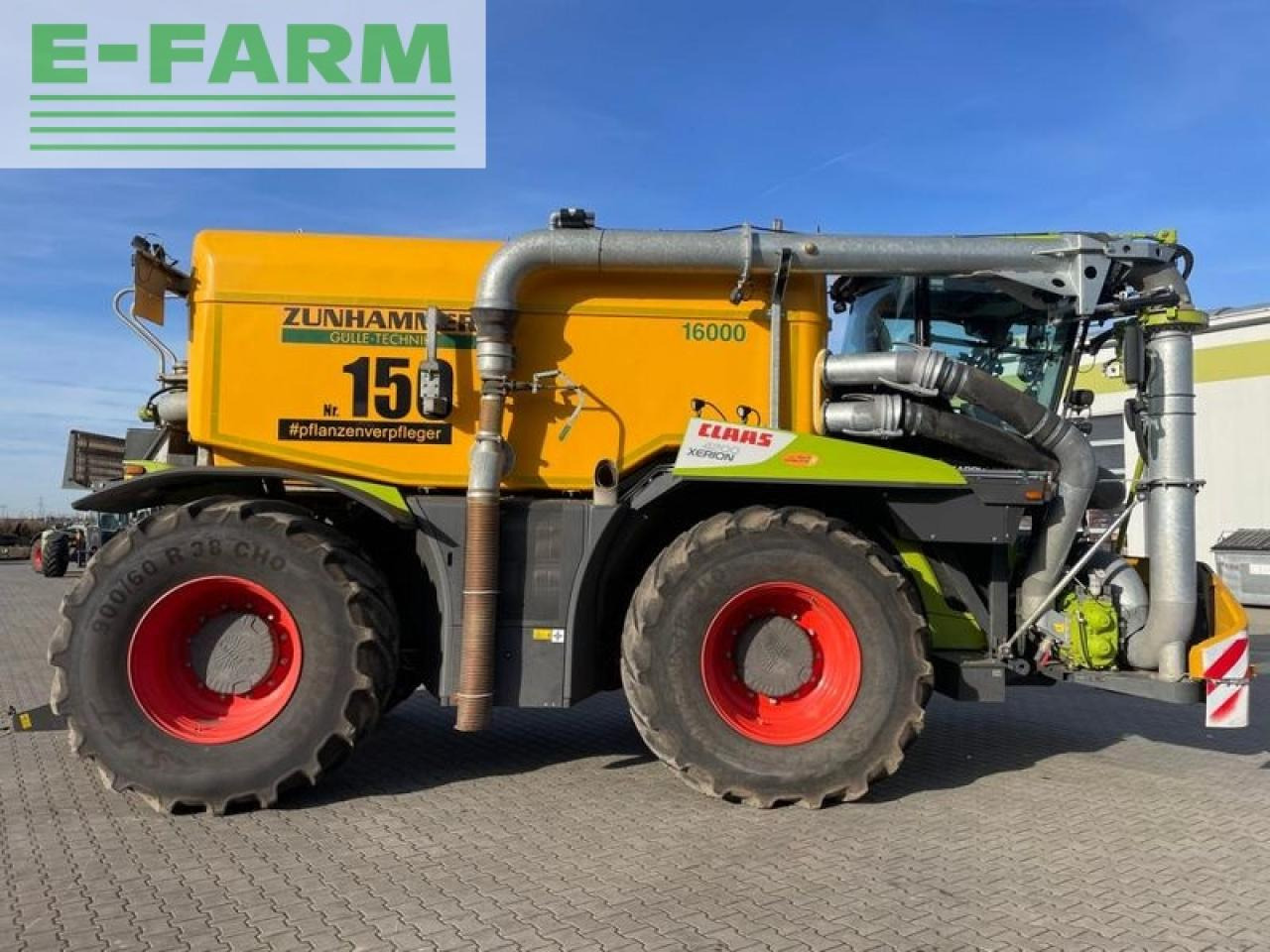 Farm tractor CLAAS xerion 4200 saddle trac