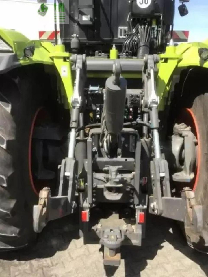 Farm tractor CLAAS xerion 4200 trac TRAC