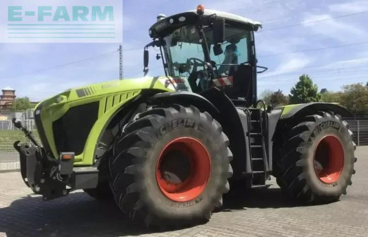 Farm tractor CLAAS xerion 4200 trac TRAC