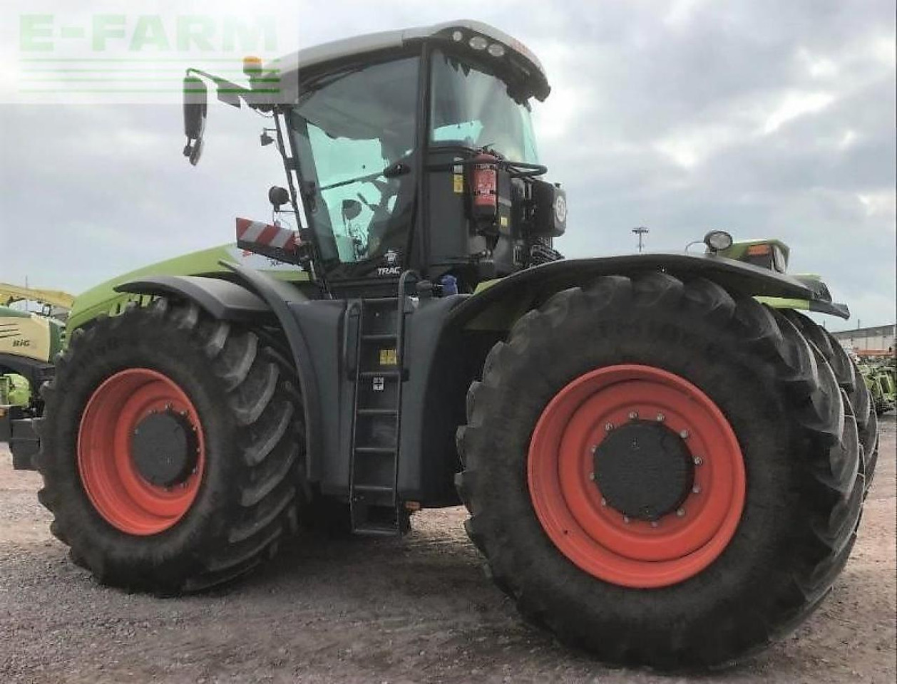 Farm tractor CLAAS xerion 4200 trac TRAC