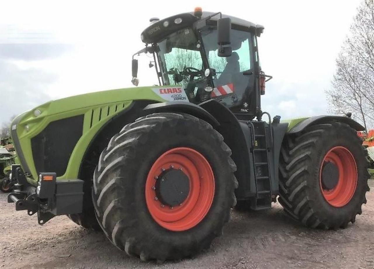 Farm tractor CLAAS xerion 4200 trac TRAC