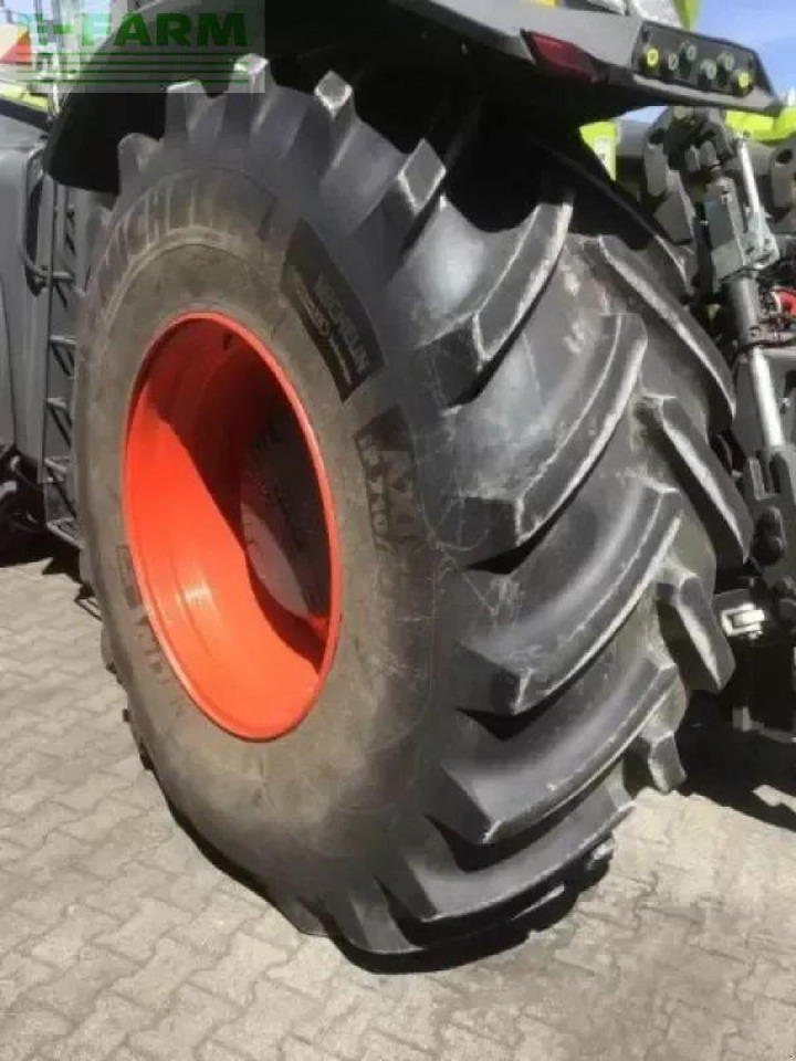Farm tractor CLAAS xerion 4200 trac TRAC