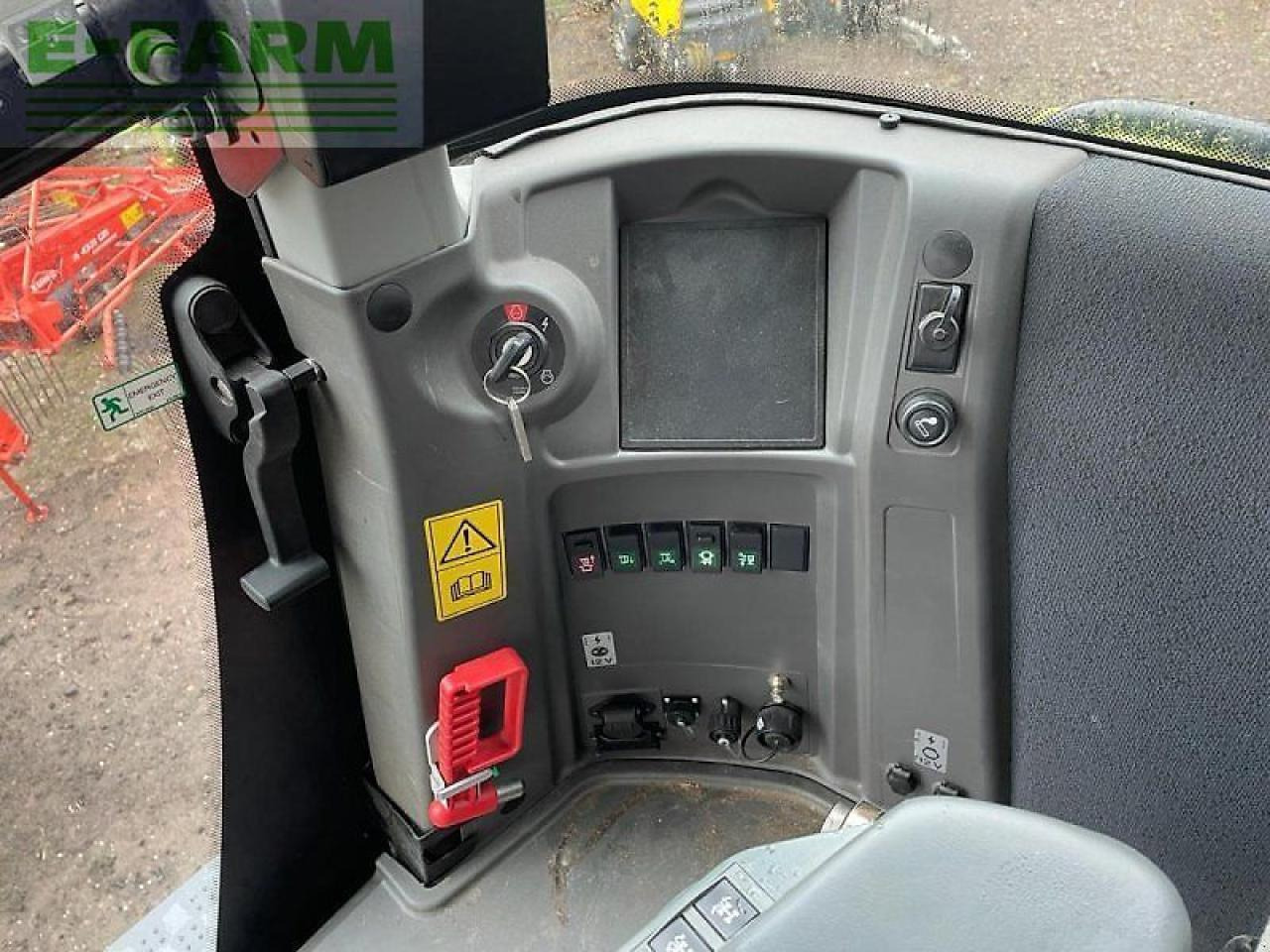Farm tractor CLAAS xerion 4200 trac vc TRAC VC