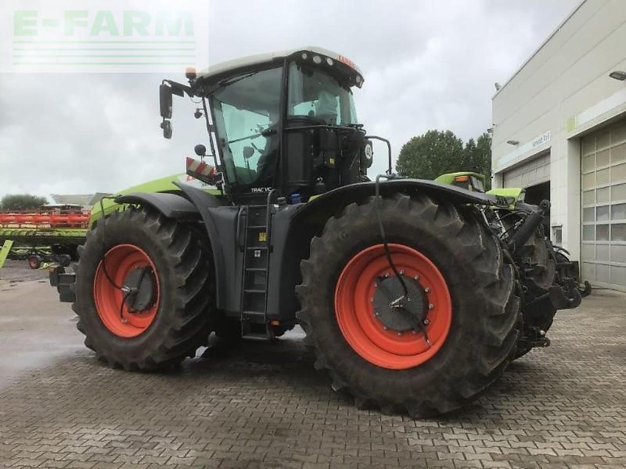 Farm tractor CLAAS xerion 4200 trac vc TRAC VC