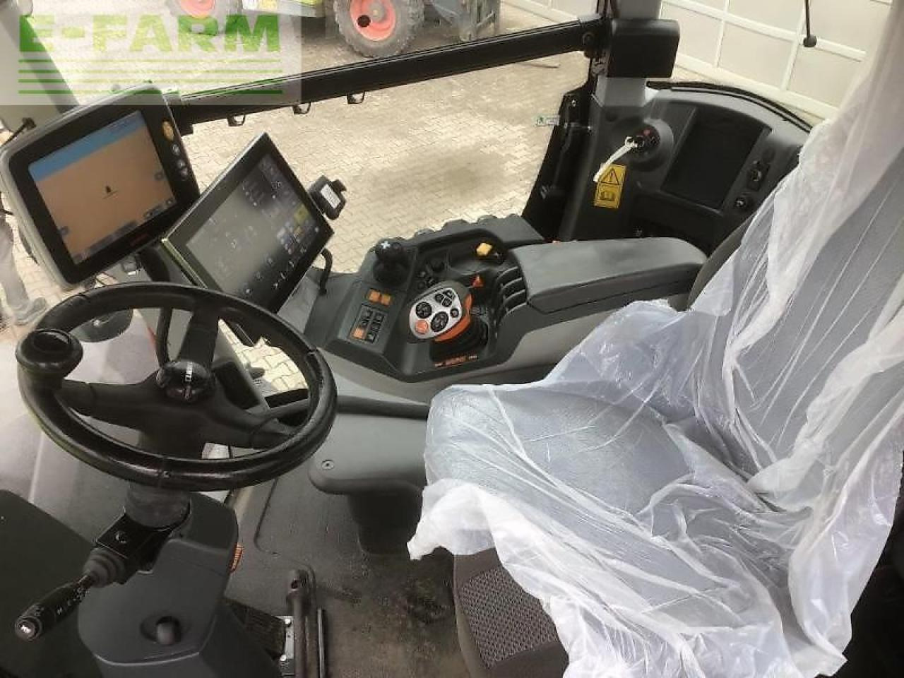 Farm tractor CLAAS xerion 4200 trac vc TRAC VC