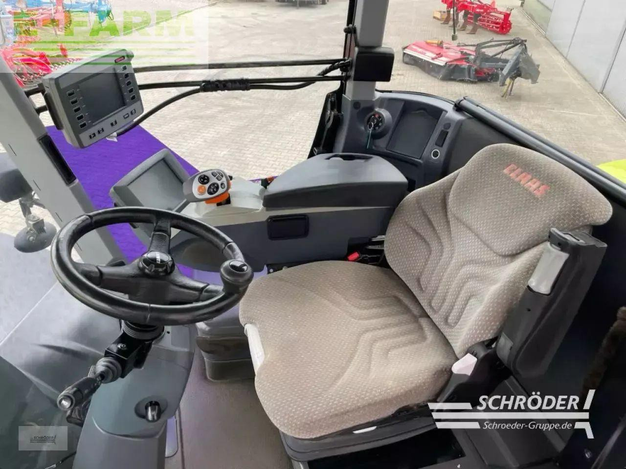 Farm tractor CLAAS xerion 4500