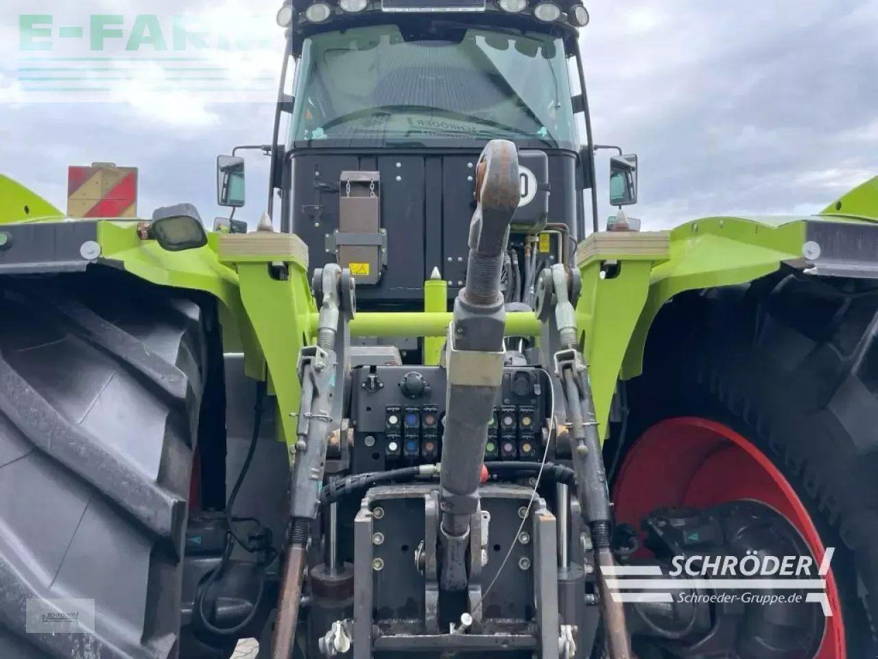 Farm tractor CLAAS xerion 4500