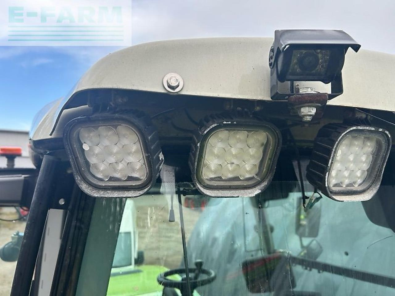 Farm tractor CLAAS xerion 4500 trac vc