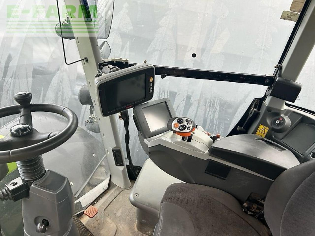 Farm tractor CLAAS xerion 4500 trac vc