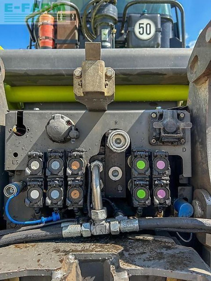 Farm tractor CLAAS xerion 4500 trac vc