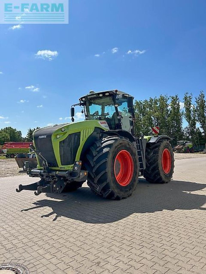 Farm tractor CLAAS xerion 4500 trac vc