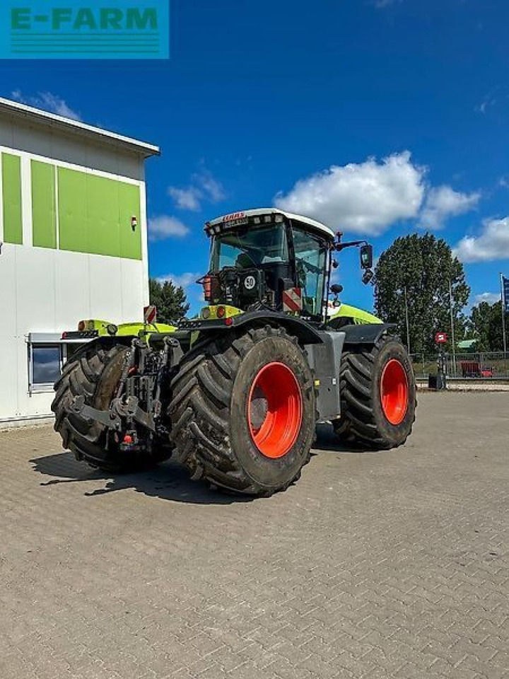 Farm tractor CLAAS xerion 4500 trac vc