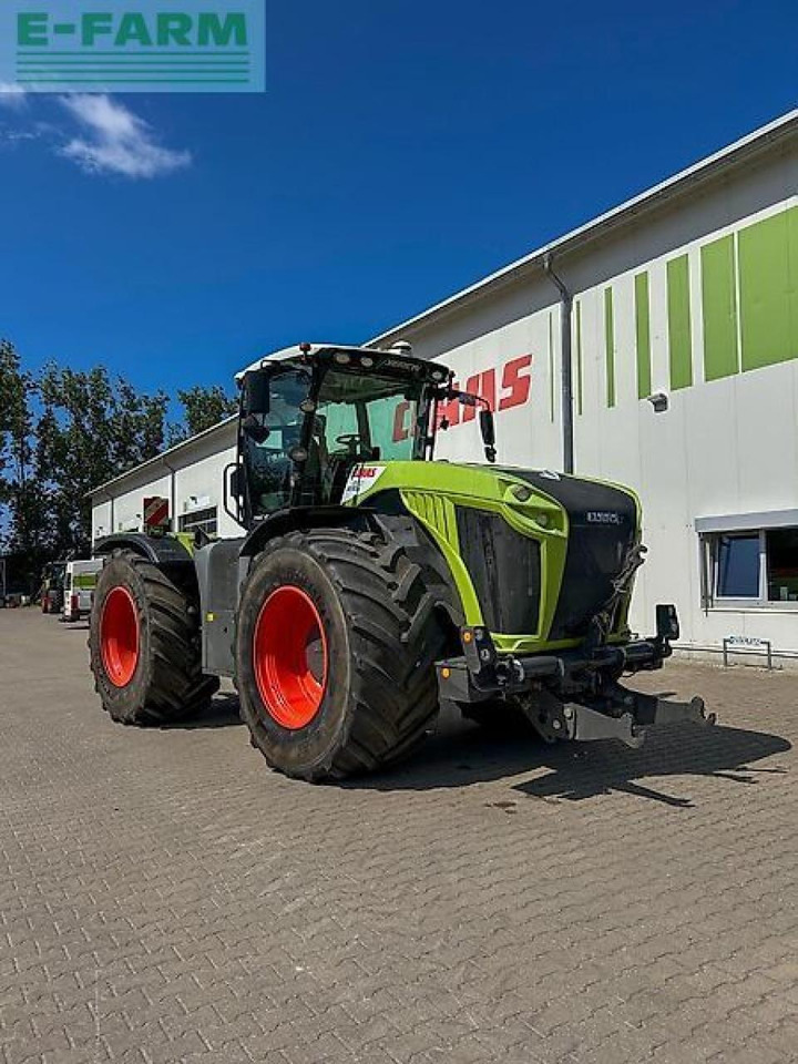 Farm tractor CLAAS xerion 4500 trac vc