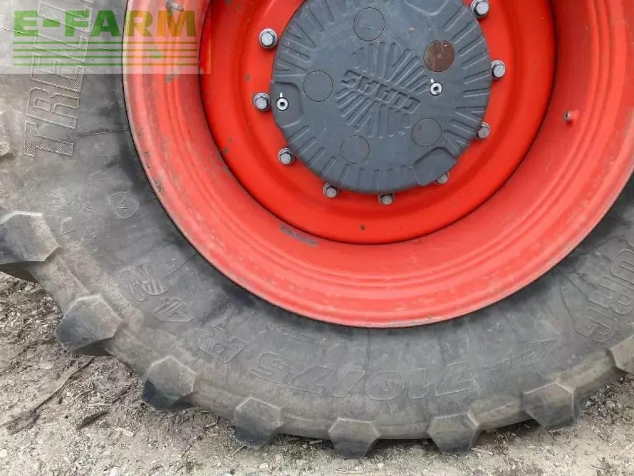 Farm tractor CLAAS xerion 4500 vc