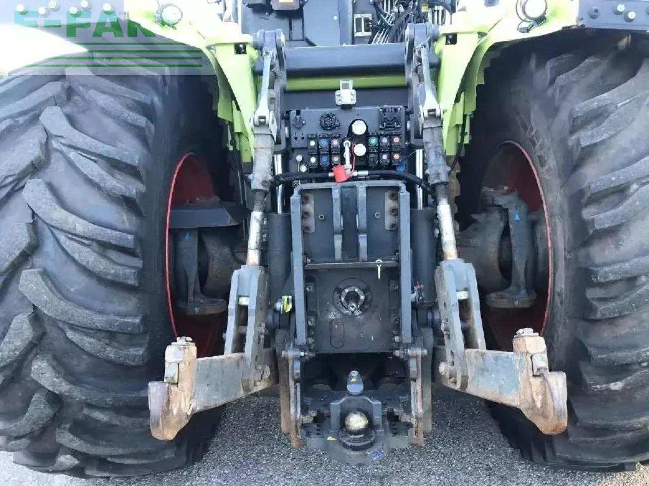 Farm tractor CLAAS xerion 4500 vc