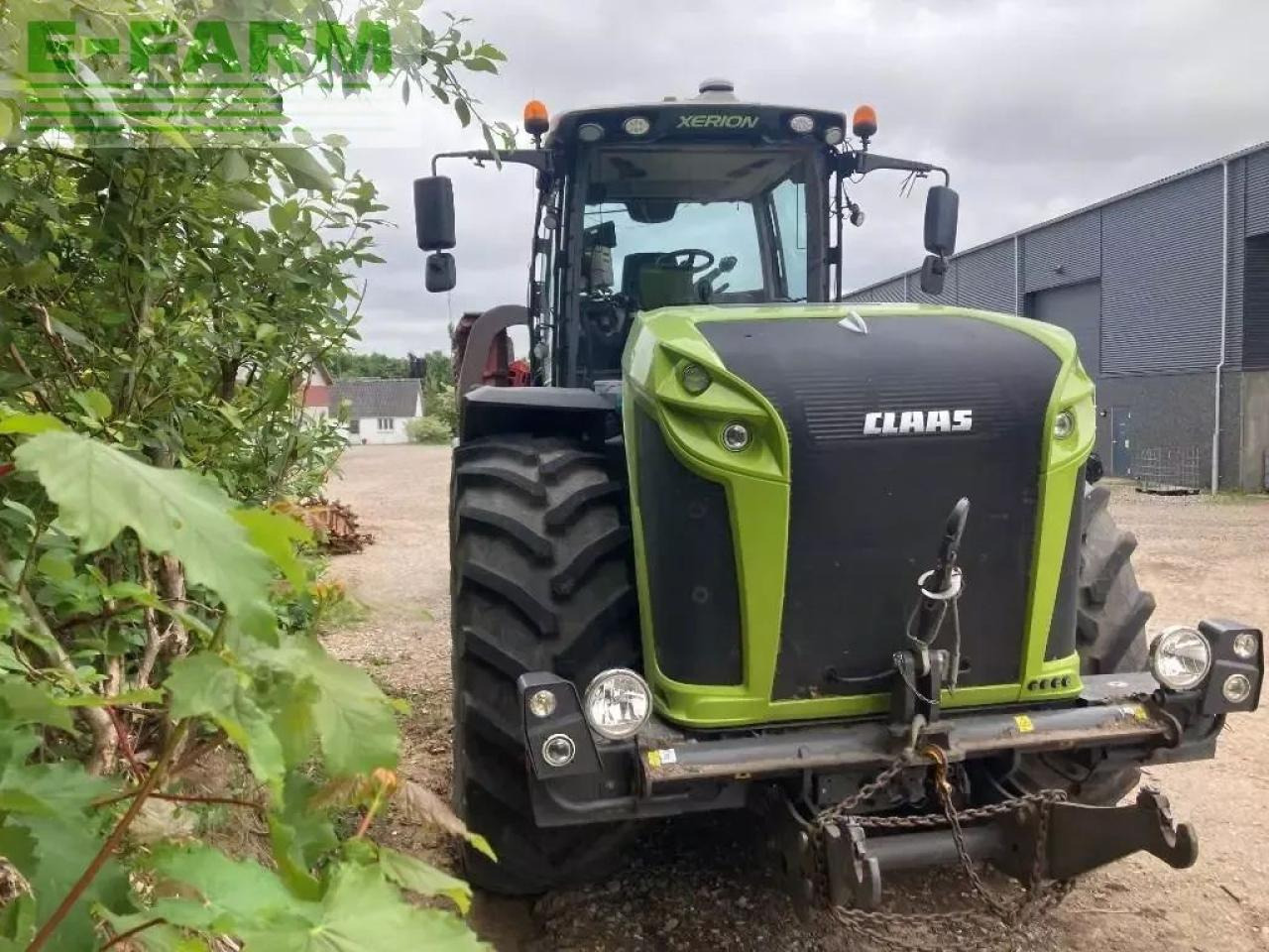 Farm tractor CLAAS xerion 4500 vc