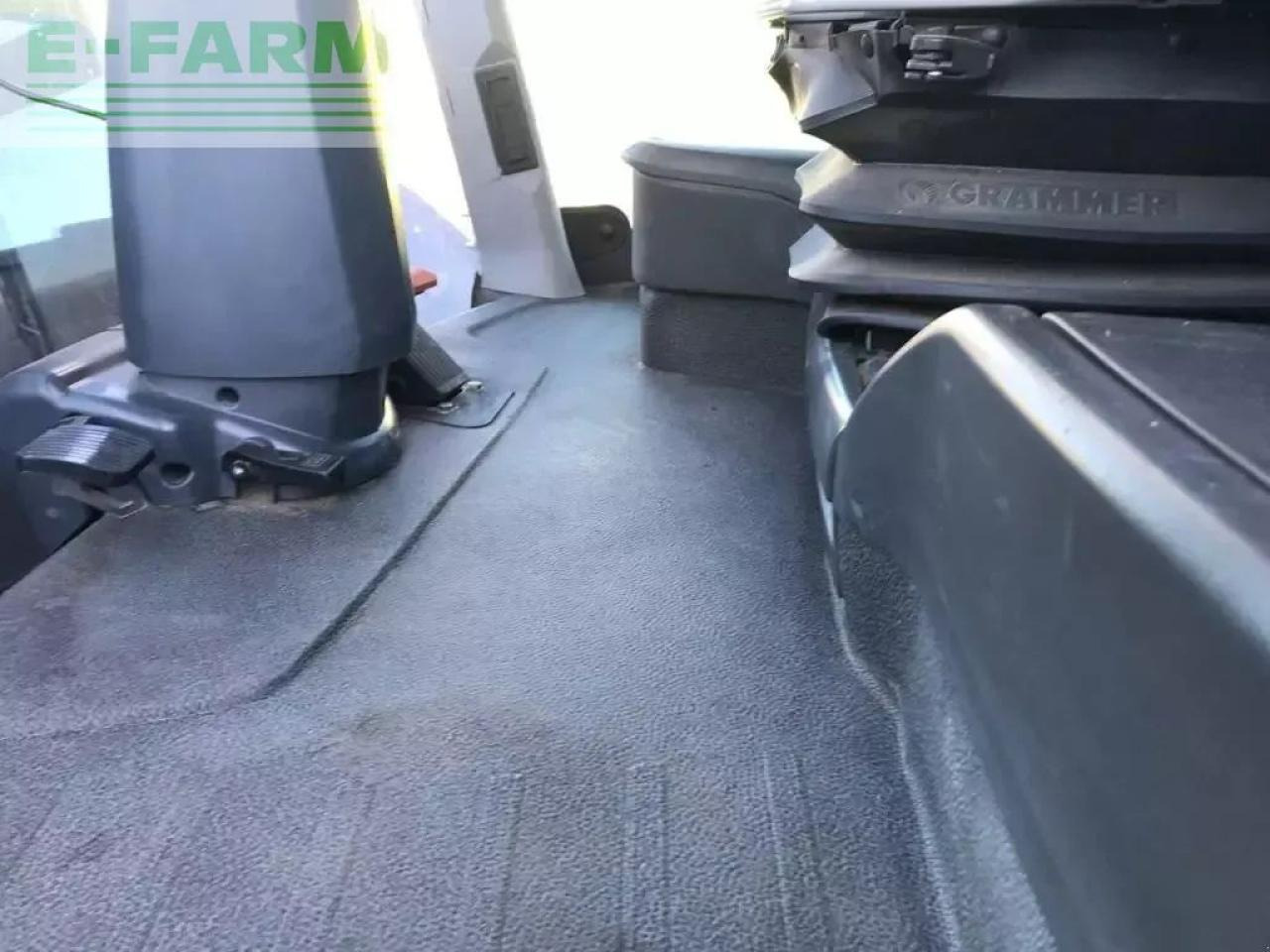 Farm tractor CLAAS xerion 4500 vc