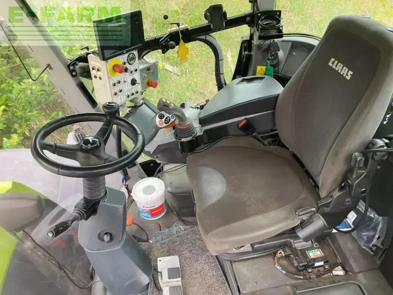 Farm tractor CLAAS xerion 4500 vc