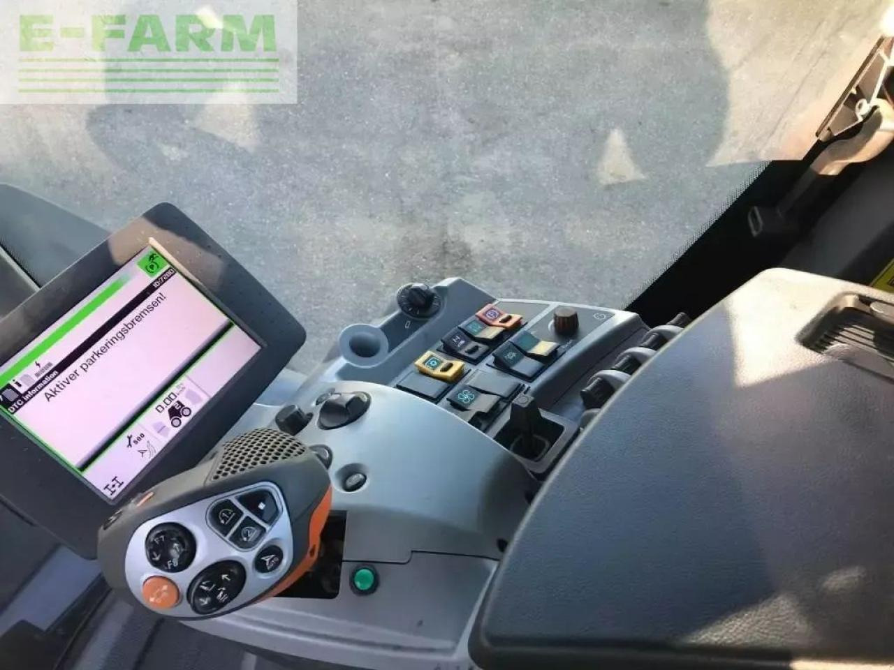 Farm tractor CLAAS xerion 4500 vc