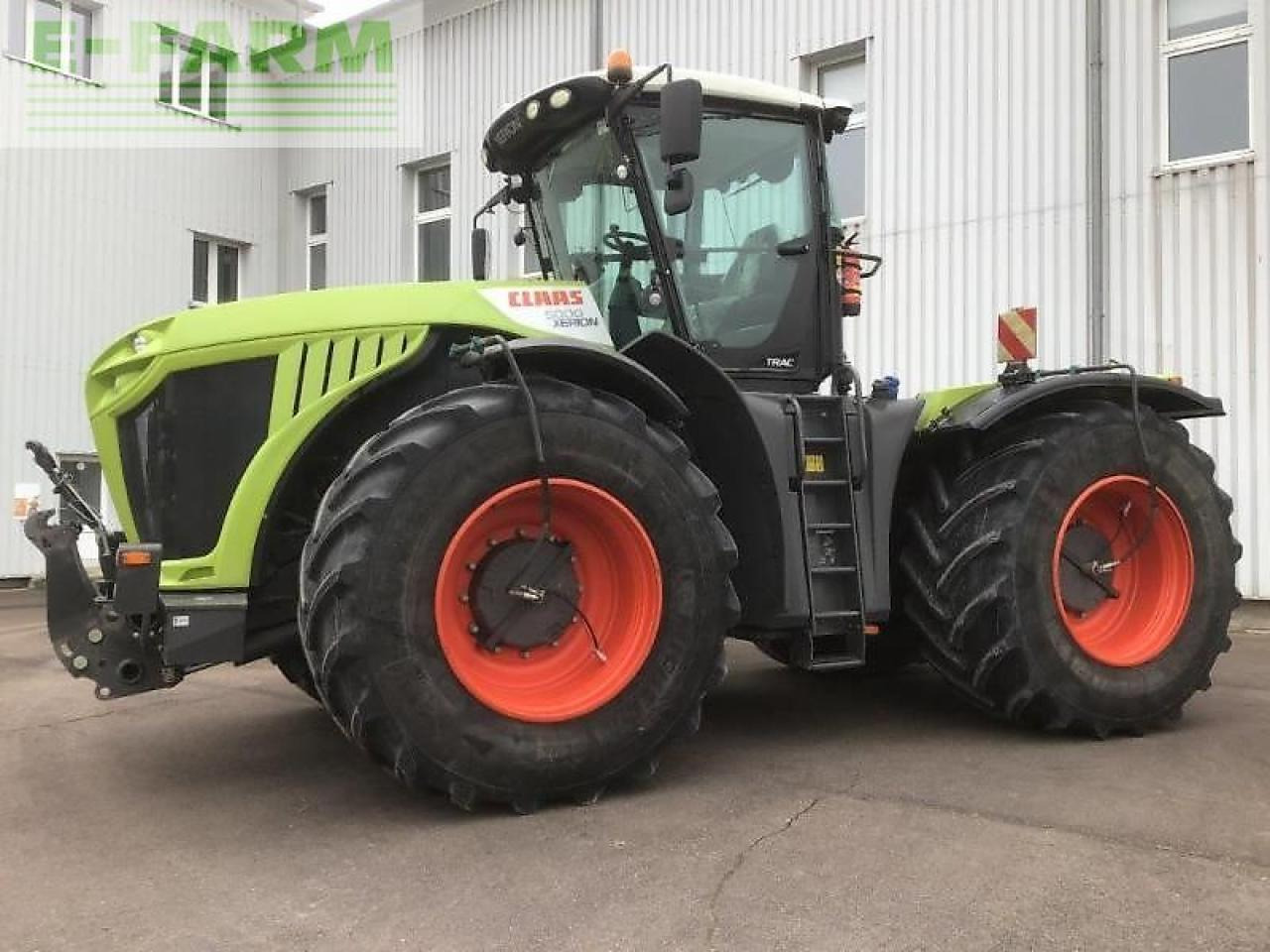 Farm tractor CLAAS xerion 5000 trac