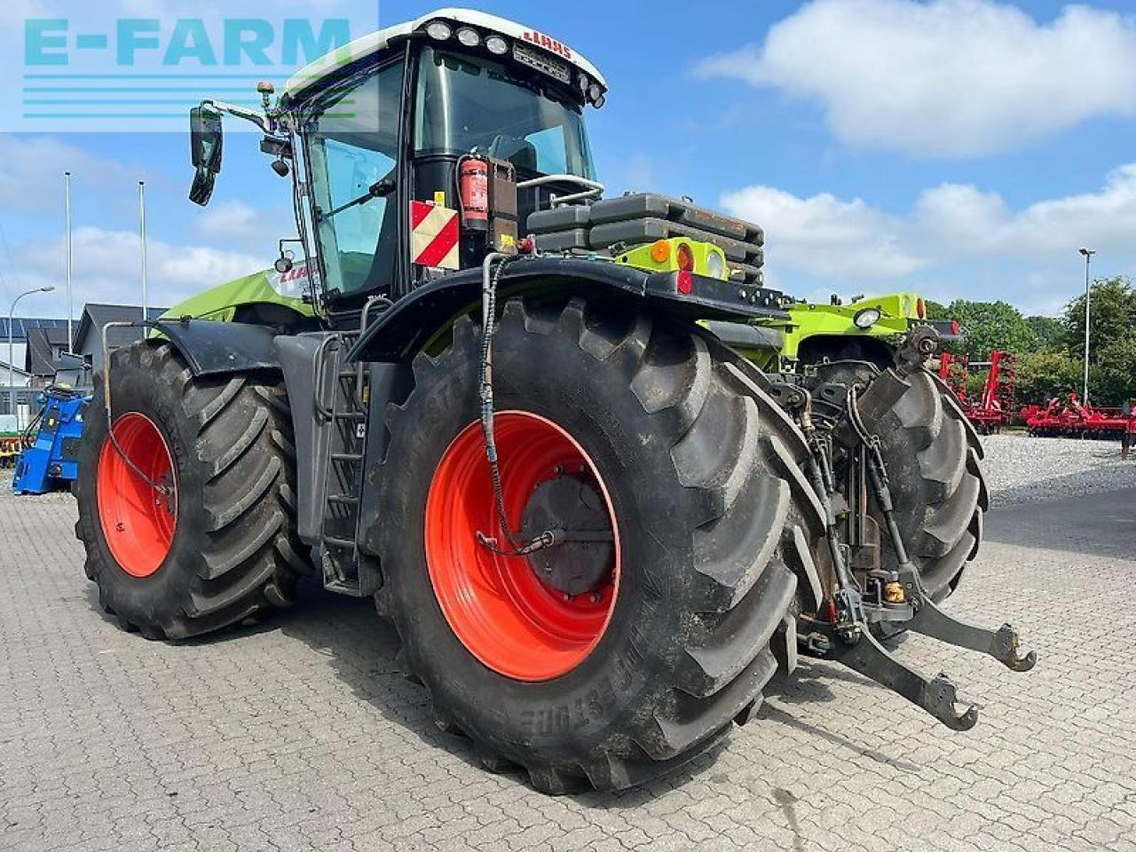 Farm tractor CLAAS xerion 5000 trac TRAC
