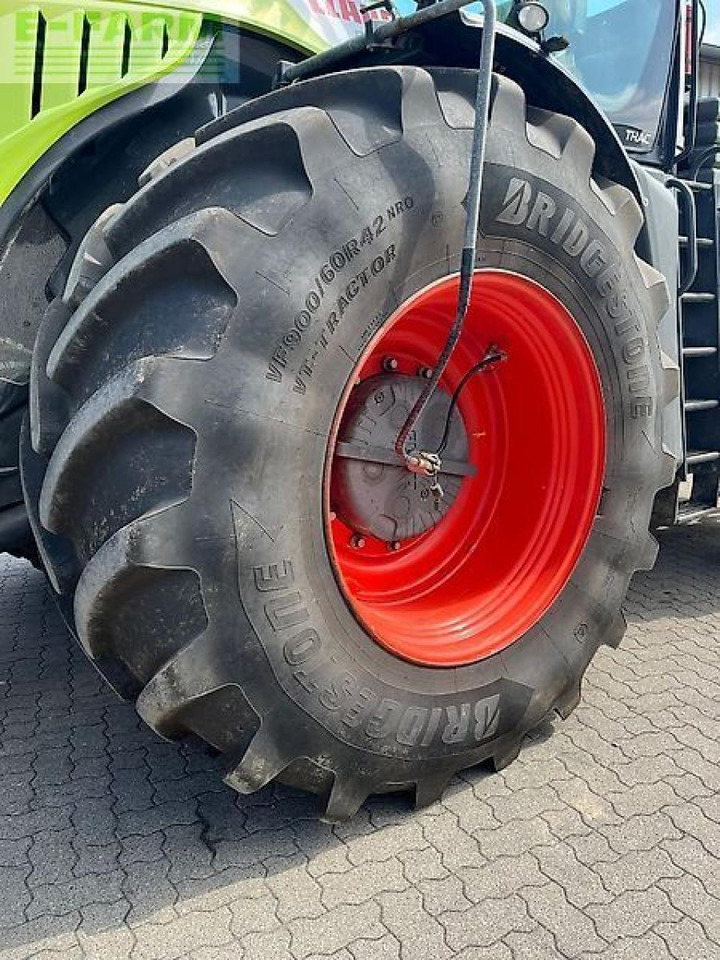Farm tractor CLAAS xerion 5000 trac TRAC