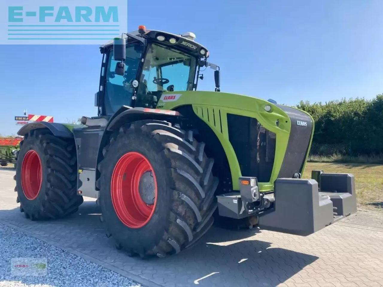 Farm tractor CLAAS xerion 5000 trac TRAC
