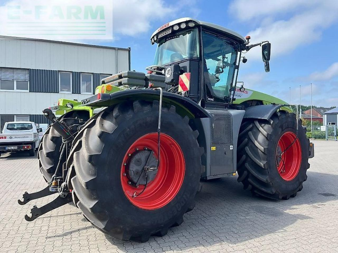 Farm tractor CLAAS xerion 5000 trac TRAC
