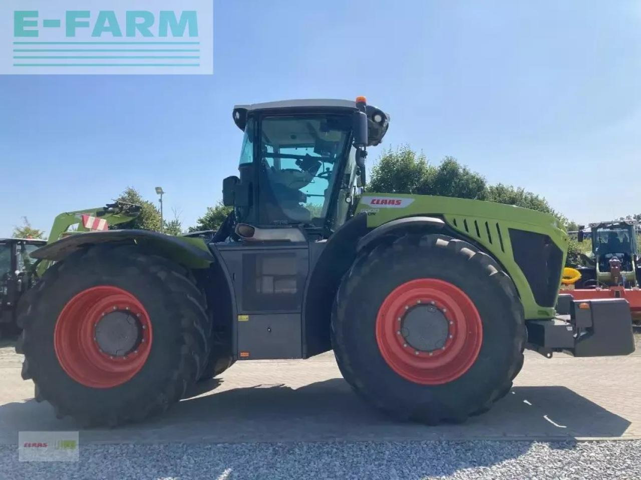 Farm tractor CLAAS xerion 5000 trac TRAC