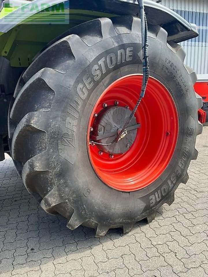 Farm tractor CLAAS xerion 5000 trac TRAC