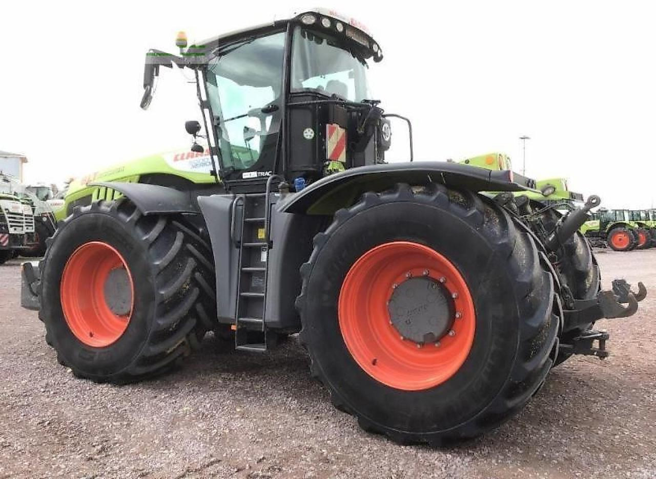 Farm tractor CLAAS xerion 5000 trac TRAC