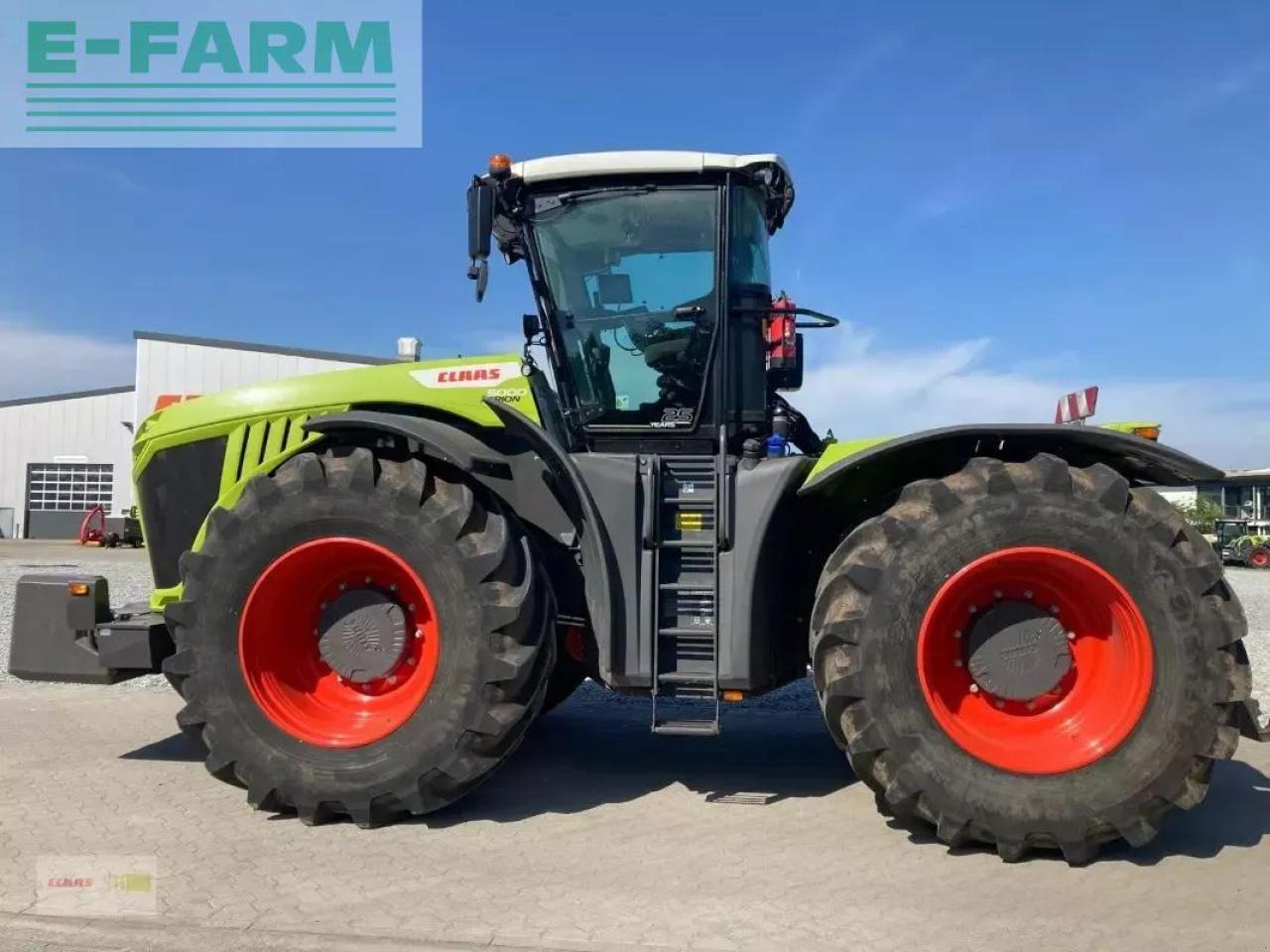 Farm tractor CLAAS xerion 5000 trac TRAC
