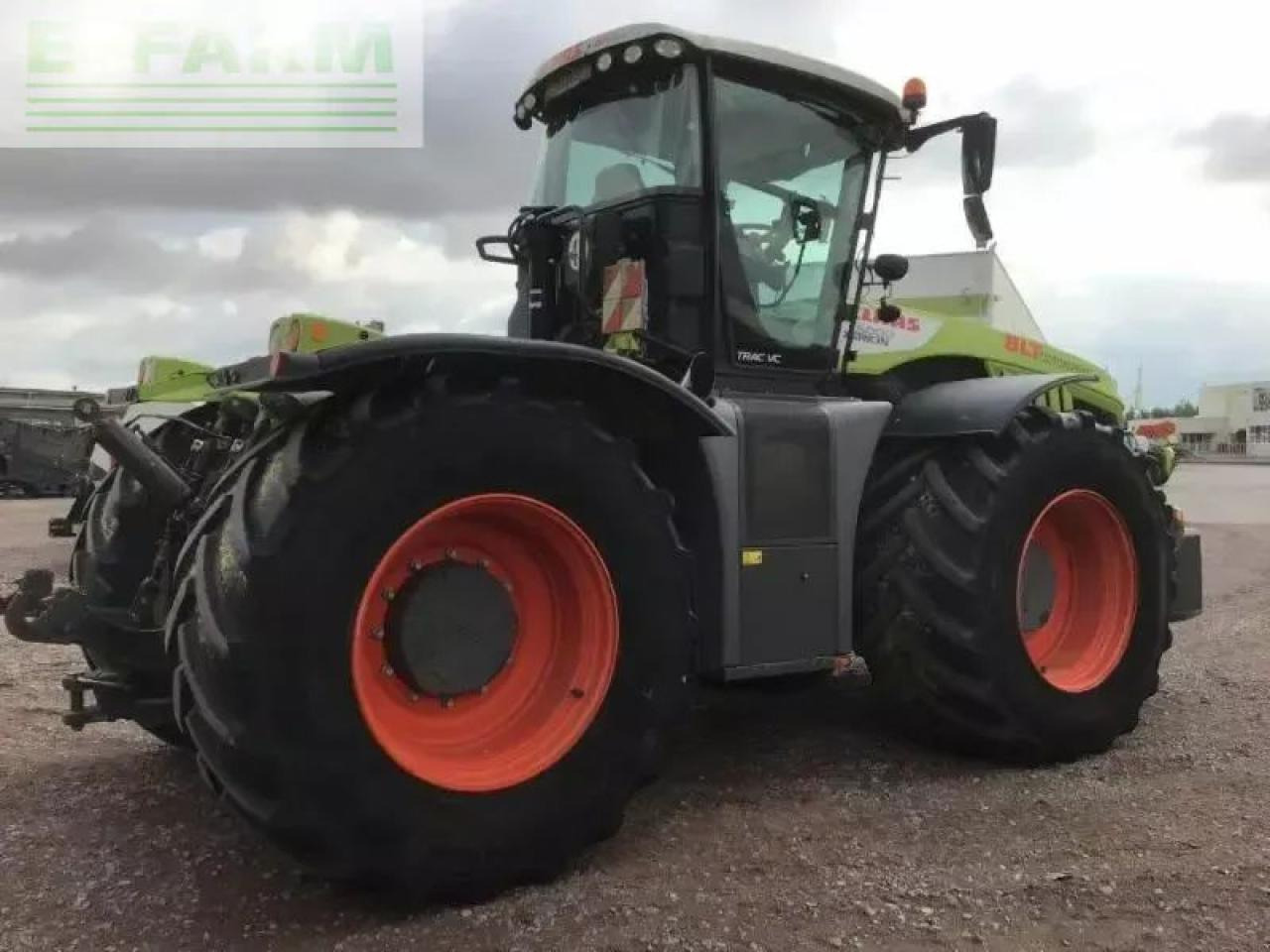 Farm tractor CLAAS xerion 5000 trac TRAC