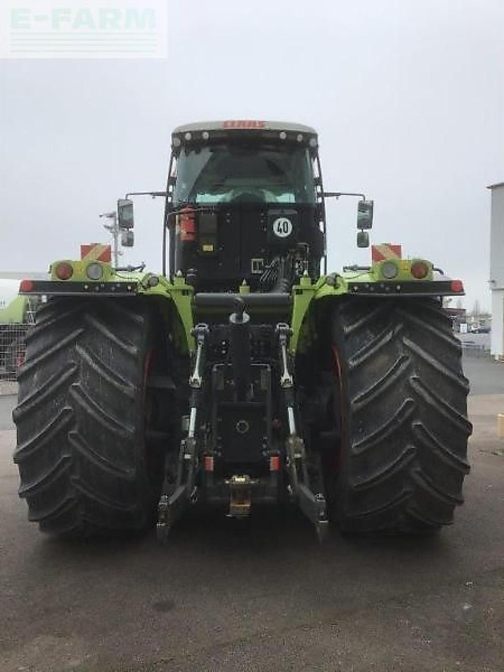 Farm tractor CLAAS xerion 5000 trac TRAC