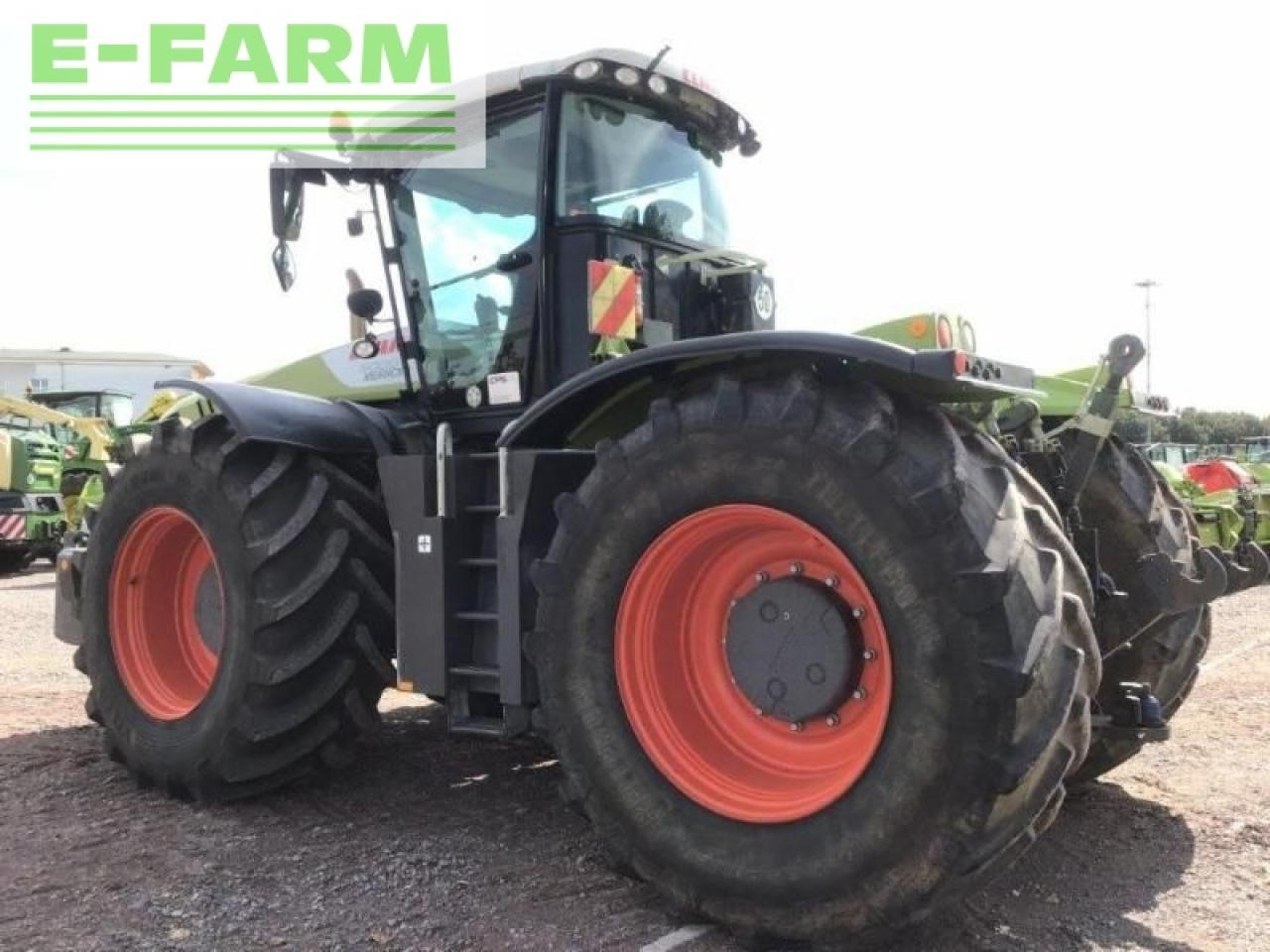 Farm tractor CLAAS xerion 5000 trac TRAC