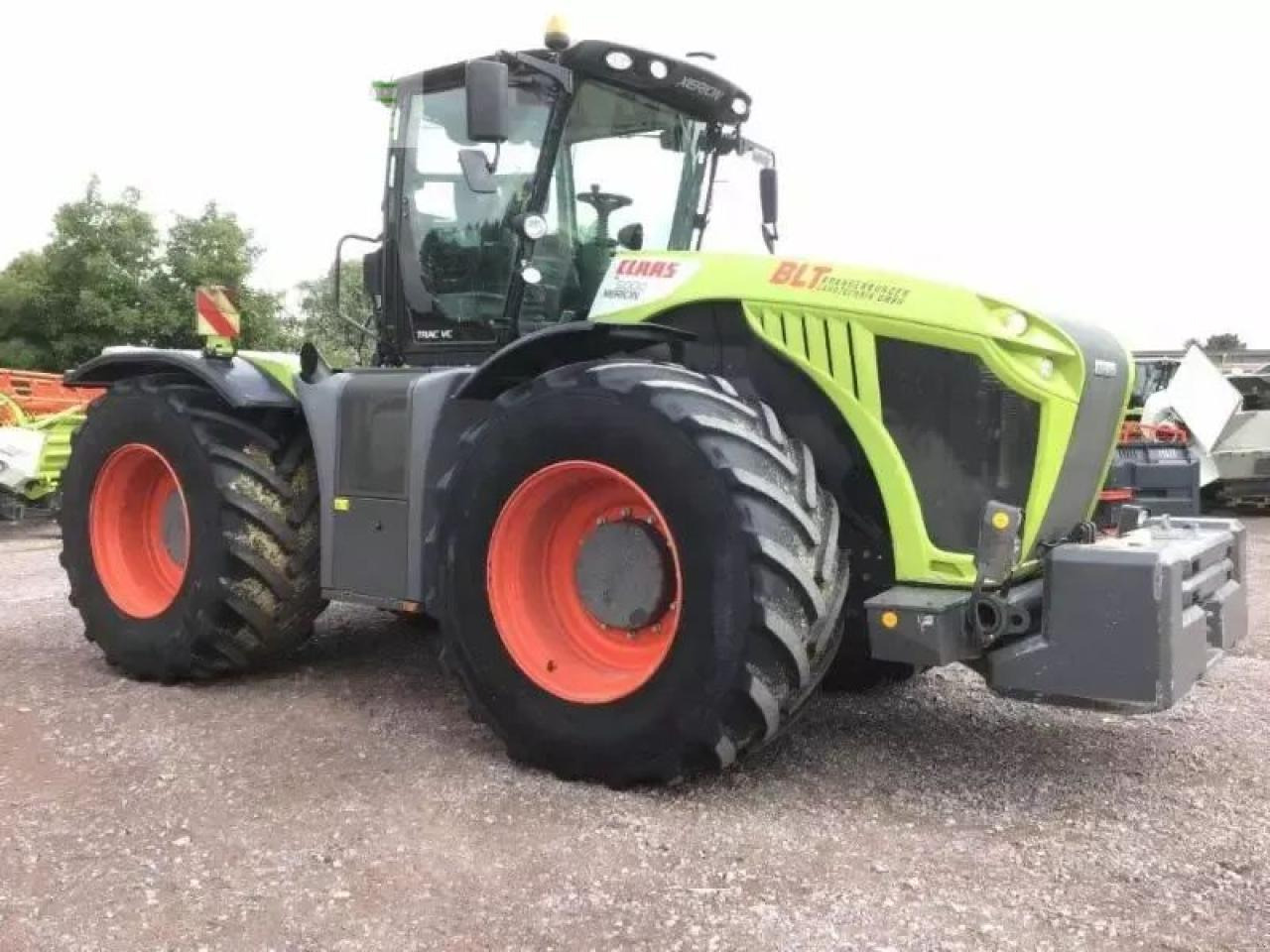 Farm tractor CLAAS xerion 5000 trac TRAC