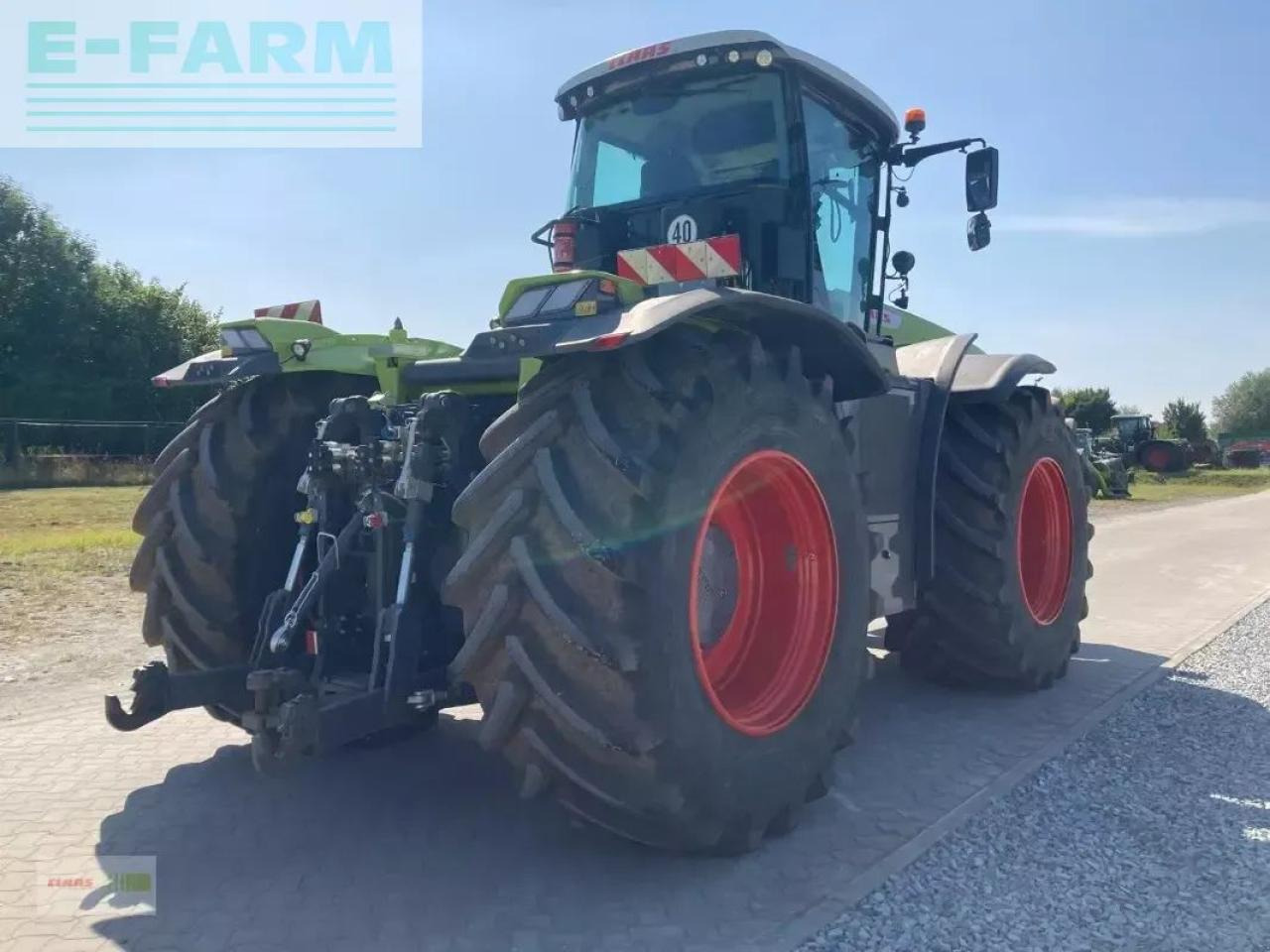 Farm tractor CLAAS xerion 5000 trac TRAC