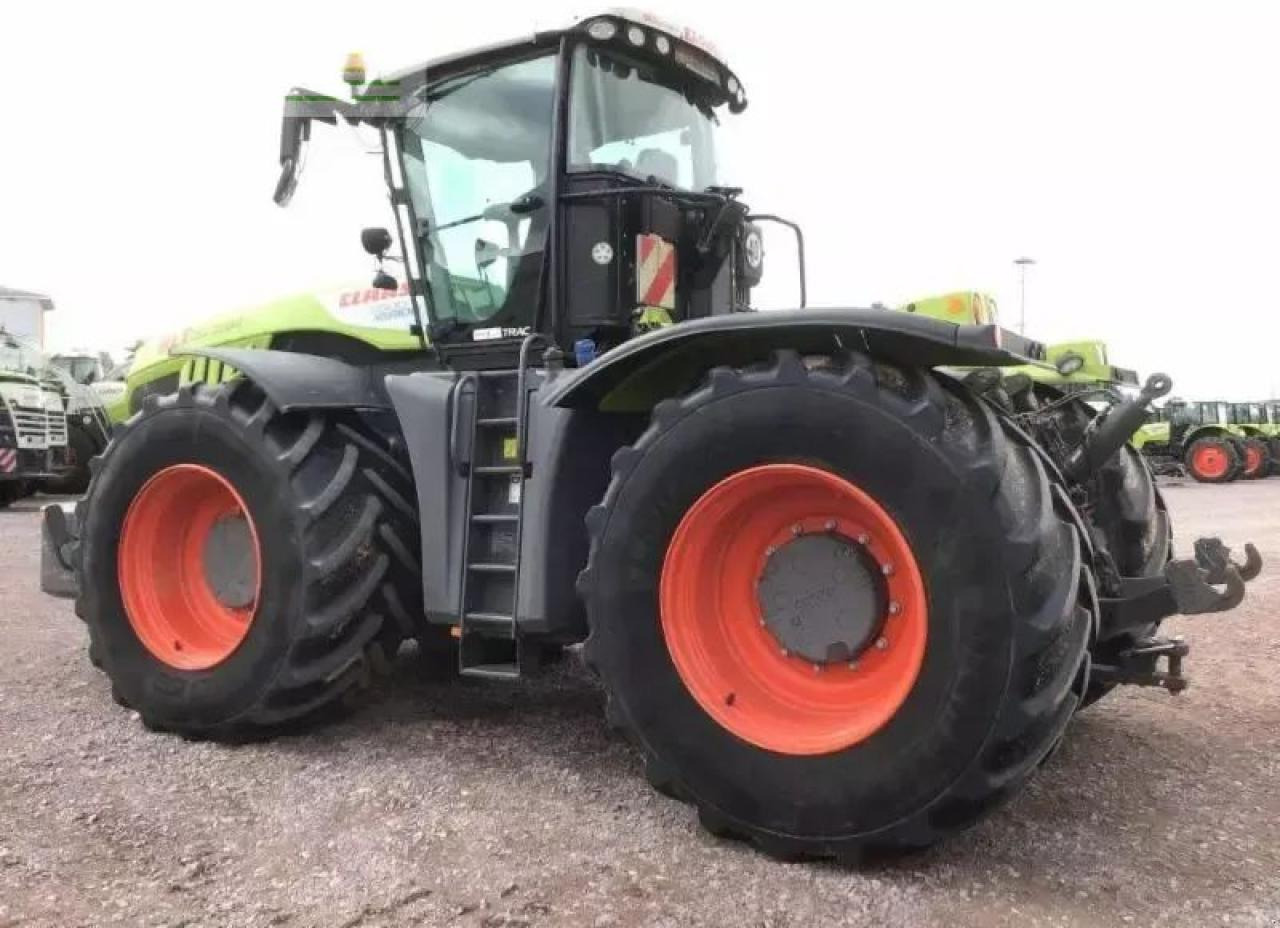 Farm tractor CLAAS xerion 5000 trac TRAC