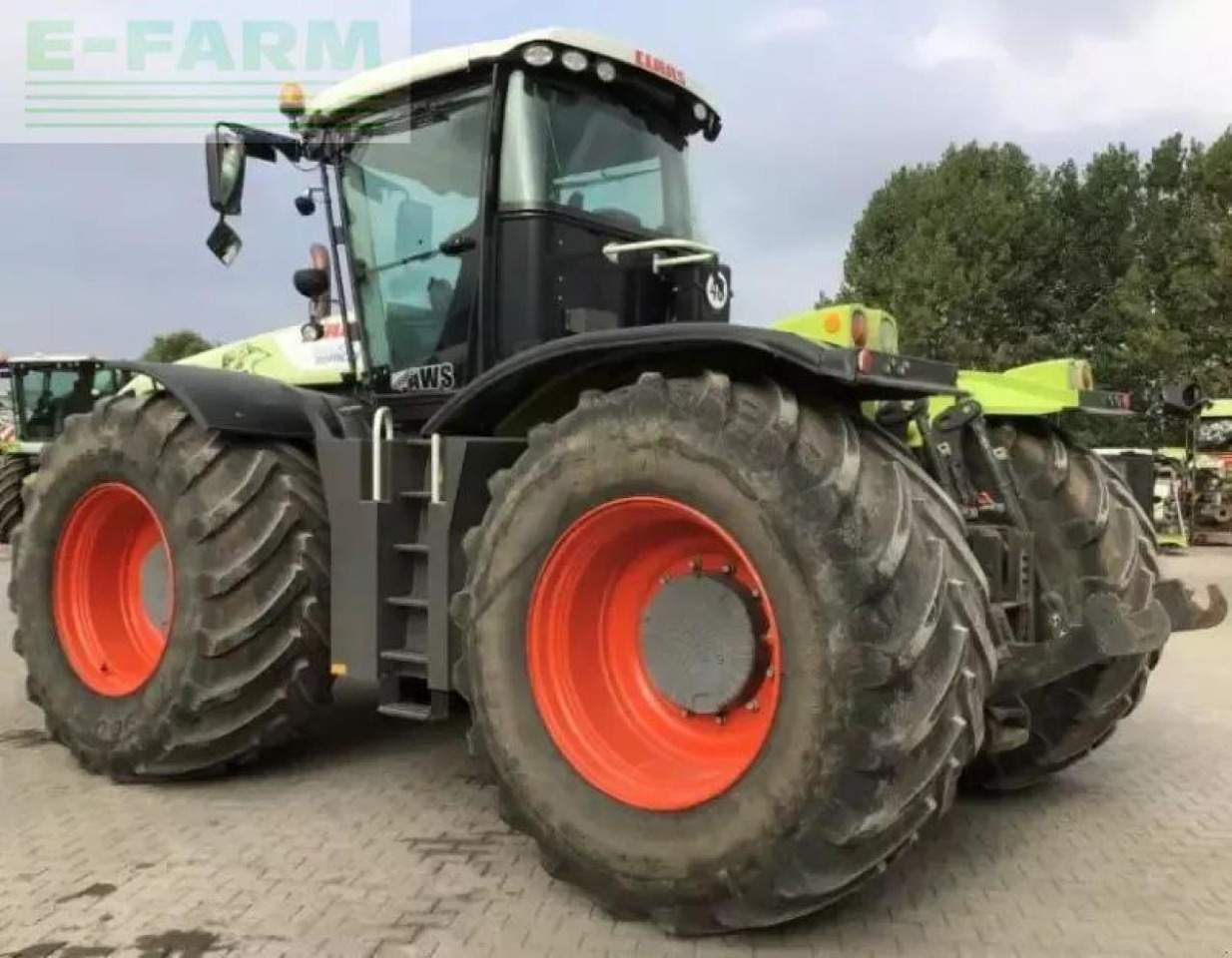 Farm tractor CLAAS xerion 5000 trac TRAC