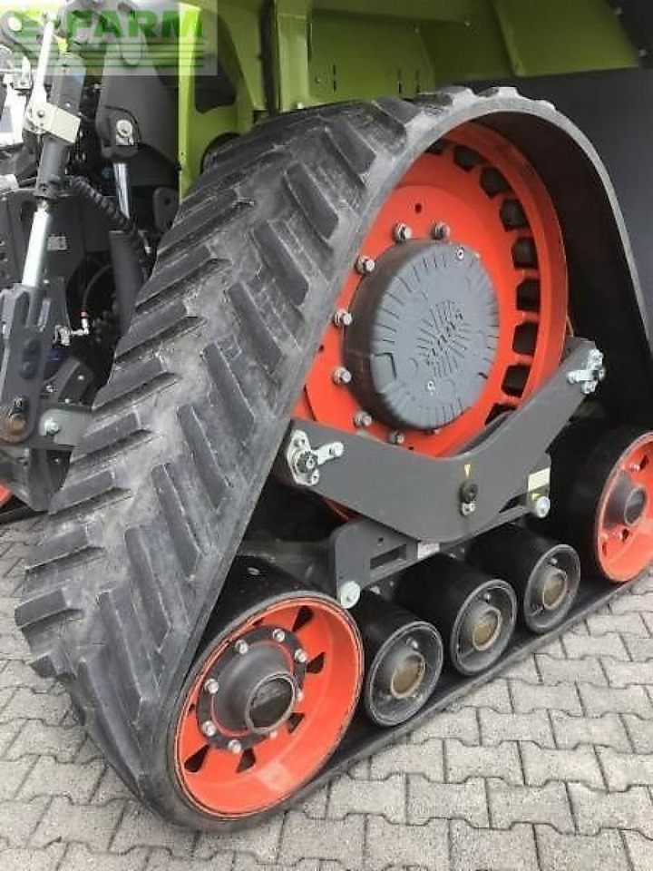 Farm tractor CLAAS xerion 5000 trac ts TRAC TS