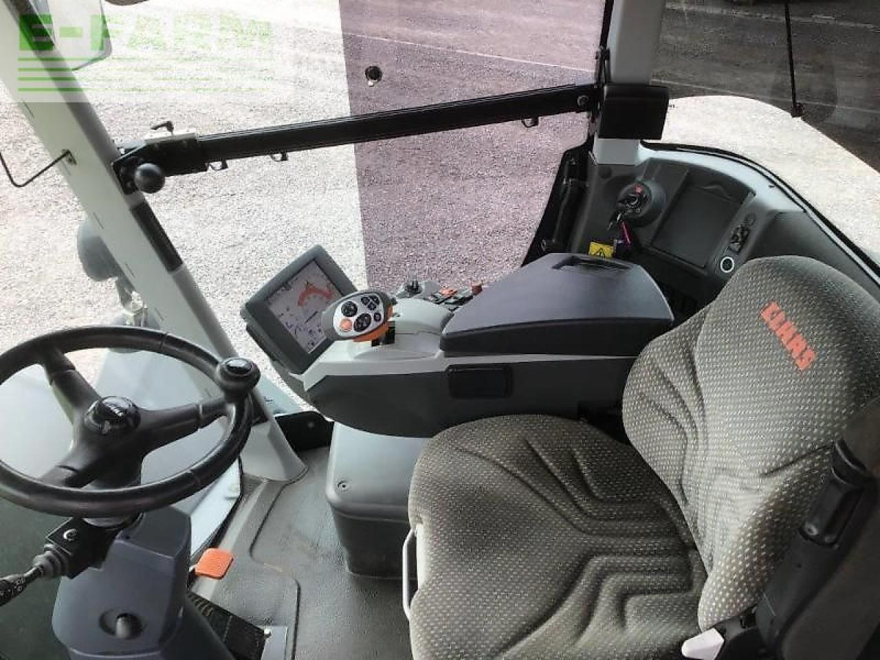 Farm tractor CLAAS xerion 5000 trac vc