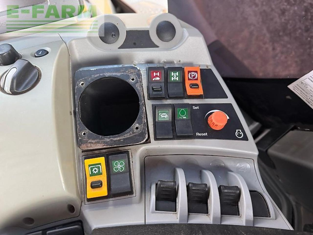 Farm tractor CLAAS xerion 5000 trac vc