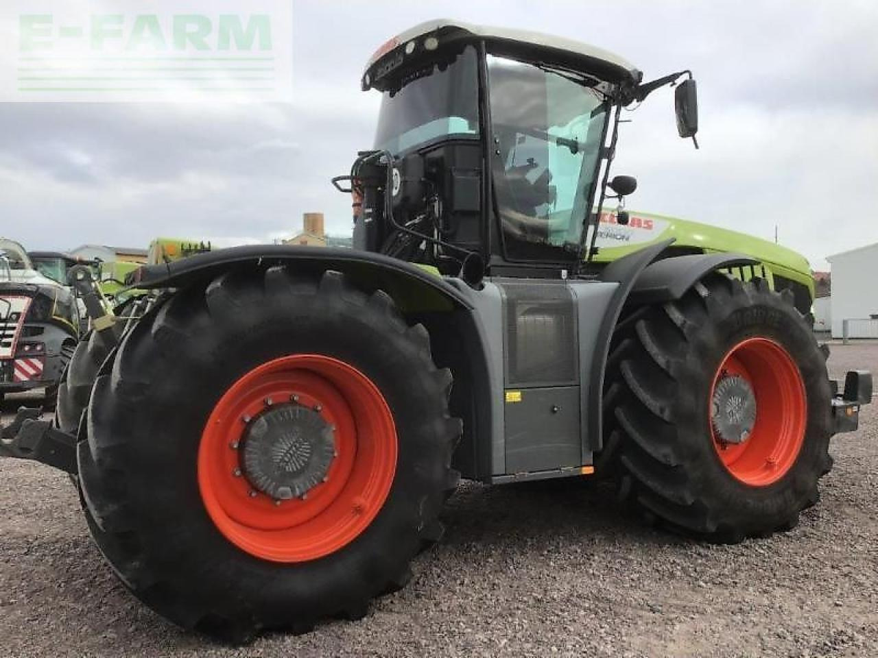 Farm tractor CLAAS xerion 5000 trac vc