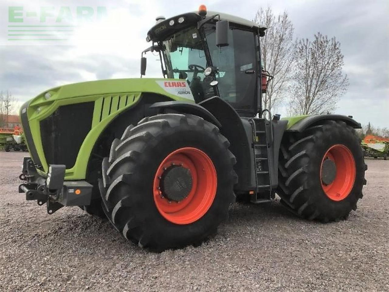 Farm tractor CLAAS xerion 5000 trac vc