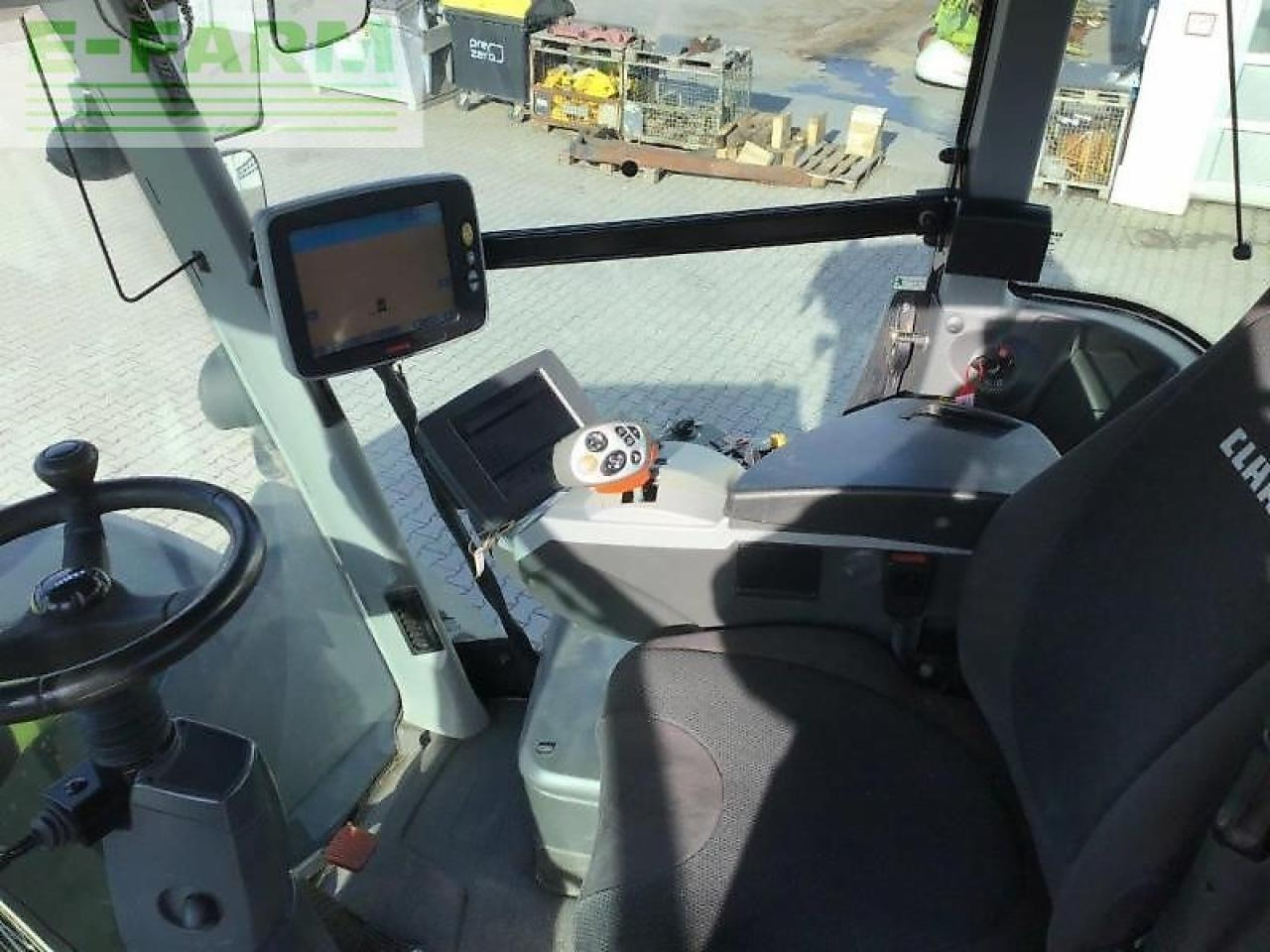 Farm tractor CLAAS xerion 5000 trac vc TRAC VC